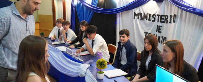 ALEM: Estudiantes del Instituto Espíritu Santo presentaron la Expo Contable 2025