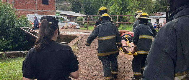 LEANDRO N. ALEM: Un hombre sufrió graves lesiones tras caer de un árbol al arroyo